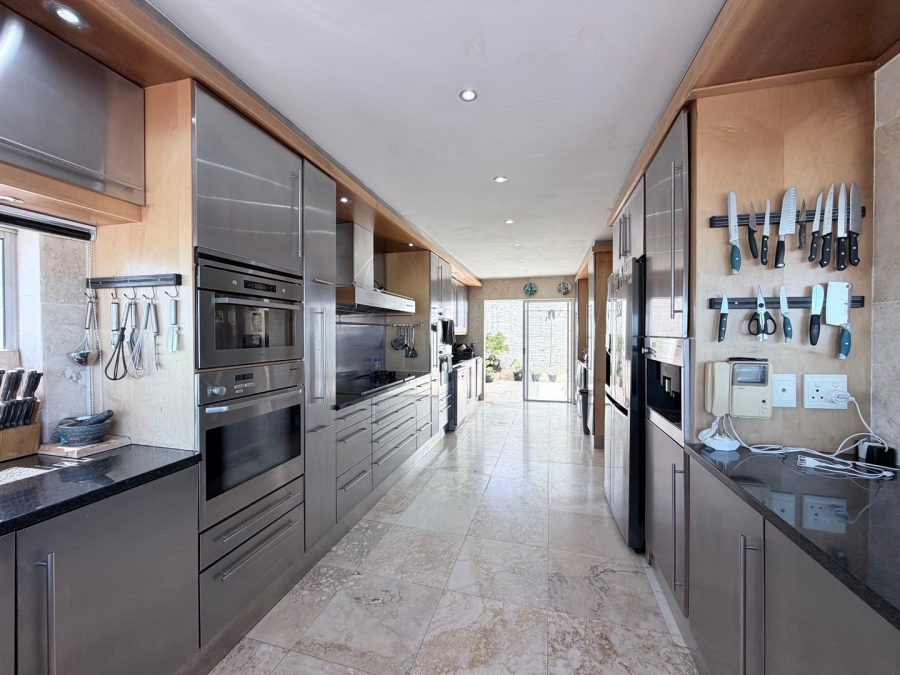7 Bedroom Property for Sale in Bloubergstrand Western Cape